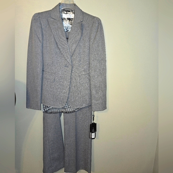 Tahari Pant Suit NWT - Picture 1 of 3